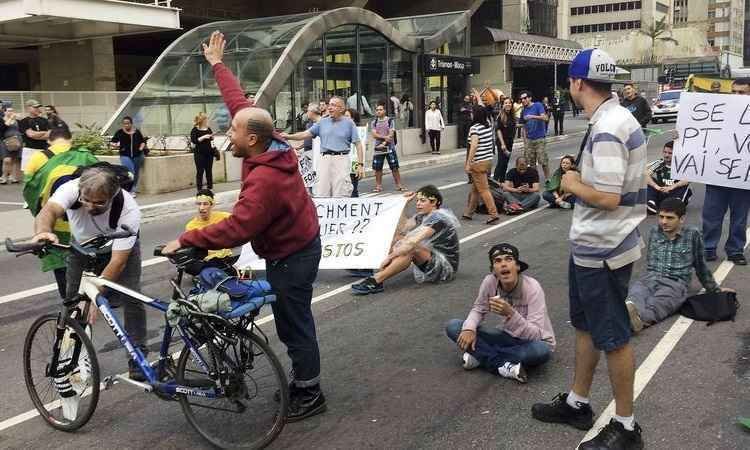 Ato na Paulista tem agressões e secretário de Estado expulso - Agência Brasil 