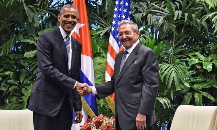 Em encontro histórico, Castro pede a Obama fim do embargo a Cuba - AFP PHOTO/Nicholas Kamm 