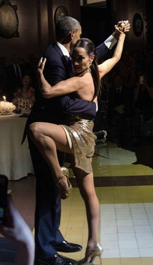 Obama dança tango durante jantar com presidente da Argentina - AFP PHOTO / NICHOLAS KAMM 