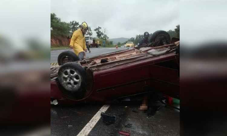 Jovem morre em capotagem na MG-050, em Pedra do Indaiá  - PMRv/Divulgação