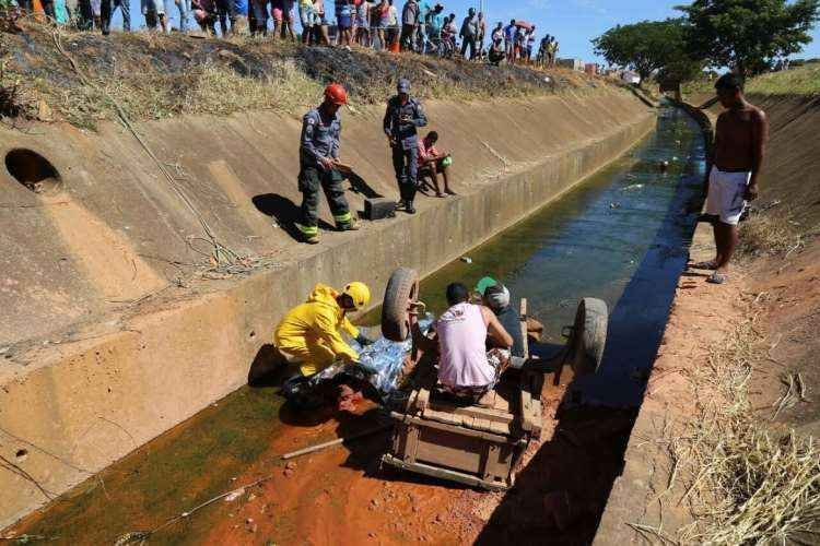 Homem morre depois de carroça cair em canal em Montes Claros - Mauro Miranda Ferreira/Divulgação