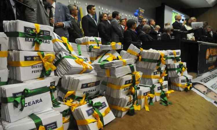 Abaixo-assinado com medidas contra a corrupção é entregue pelo MPF a entidades da sociedade civil - Minervino Júnior/CB/D.A Press