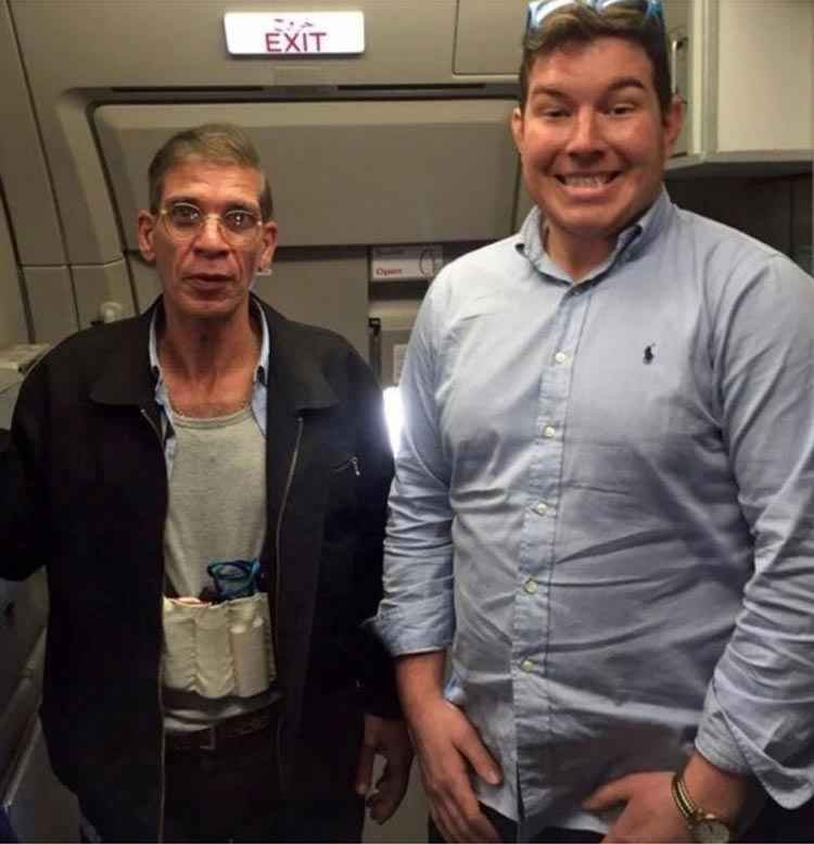 'Selfie' de refém com sequestrador da EgyptAir repercute na internet  - Ben Innes / Reprodução