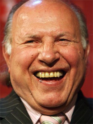 Nobel de literatura e sobrevivente do Holocausto, húngaro Imre Kertesz morre aos 86 - John McDouggal / AFP PHOTO