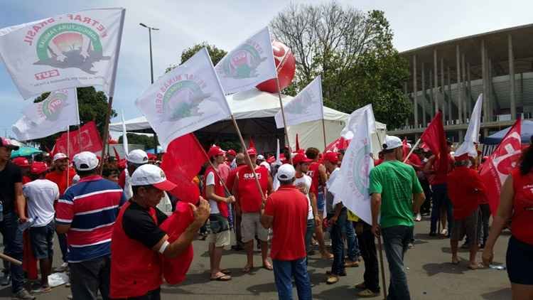 Cerca de três mil manifestantes se reúnem em ato pró- governo em Brasília  - Marcelo Ferreira/CB/DA Press