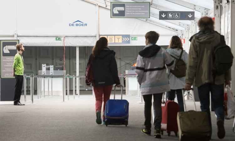 Aeroporto de Bruxelas tem primeira decolagem desde os atentados - BENOIT DOPPAGNE / Belga / AFP