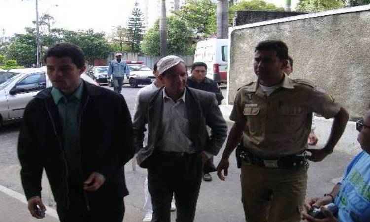 Ex-prefeito é preso acusado de abusar de crianças e adolescentes -  Renato Lopes/Sucursal Norte/Estado de Minas - 25/07/2004 