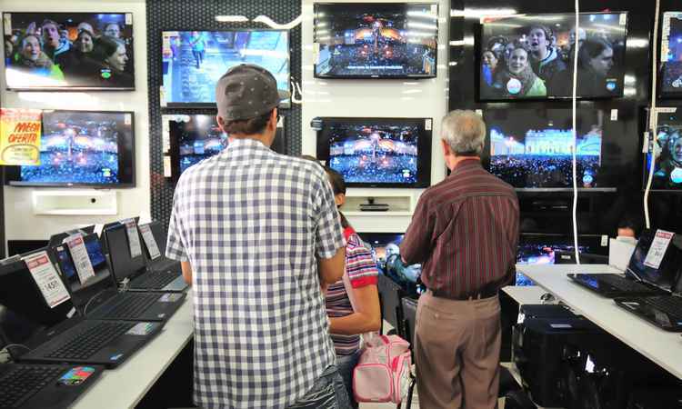 Fim do sinal analógico deixaria 15 milhões de lares brasileiros sem acesso à TV - Alexandre Guzanshe/EM/D.A Press - 13/3/2013