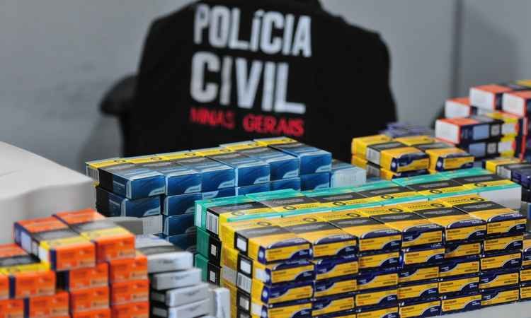 Polícia apreende mais de 100 caixas de medicamentos controlados de farmácia sem alvará - Alexandre Guzanshe/EM/D.A PRESS