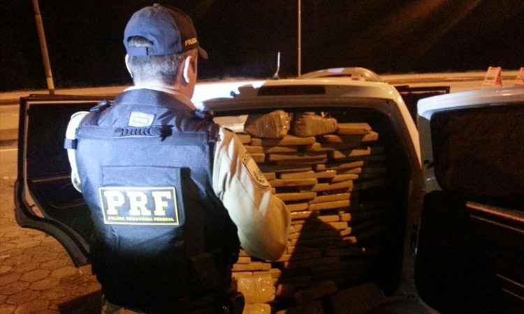 Grupo é preso transportando 115 quilos de maconha na BR-381, Sul de Minas - PRF/Divulgação