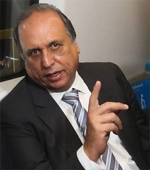 Em tratamento contra o câncer, Pezão recebe alta de hospital - Shana Reis