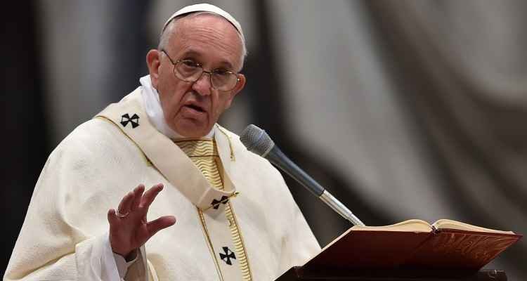 Papa oferece preces para vítimas dos terremotos no Equador e Japão - AFP / ALBERTO PIZZOLI 