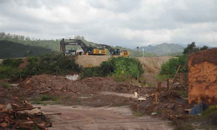 Promotores apuram ações da Samarco na área do antigo povoado de Bento Rodrigues - Leandro Couri/EM/DA Press - 30/3/16