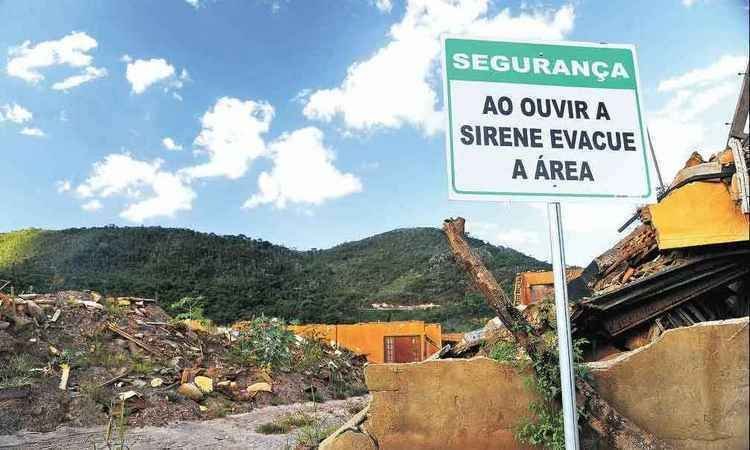 Seis meses depois da tragédia, lama ainda ameaça e deve ser contida antes de outubro - Leandro Couri/Em/D.A Press