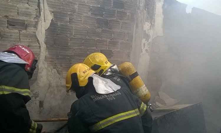 Incêndio atinge residência na Pampulha  - Corpo de Bombeiros/ Divulgação 