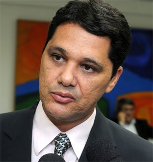 Não faz sentido ser rigoroso com Dilma e não com Delcídio, diz relator - Vitor Jubini /Jornal A Gazeta - 30/1/2009 