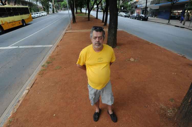Moradores reclamam de má conservação de canteiros de avenidas de BH - Leandro Couri/EM/D.A PRESS