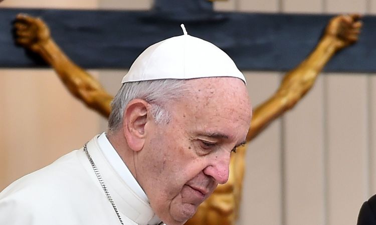 Papa critica os que sentem compaixão por animais e indiferença pelo vizinho - AFP / GABRIEL BOUYS 
