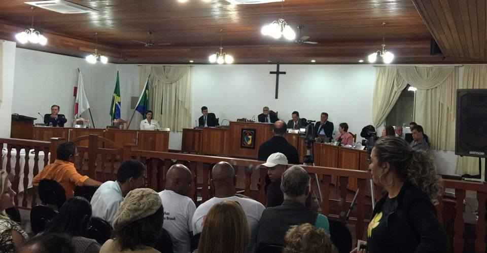Câmara Municipal de Guanhães começa a analisar pedido de impeachment do prefeito  - Sessão da Câmara Municipal de Guanhães analisa impeachment do prefeito