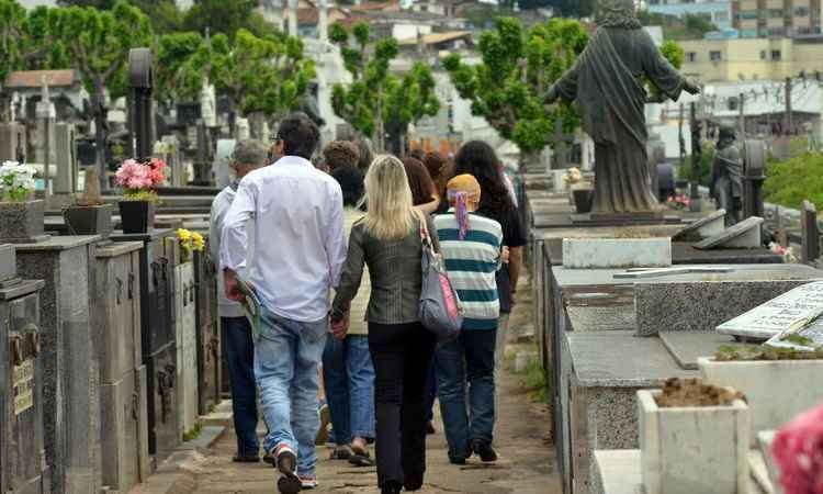 Corpo de homem que atacou Ana Hickmann é enterrado em Juiz de Fora - Olavo Prazeres/Tribuna de Minas