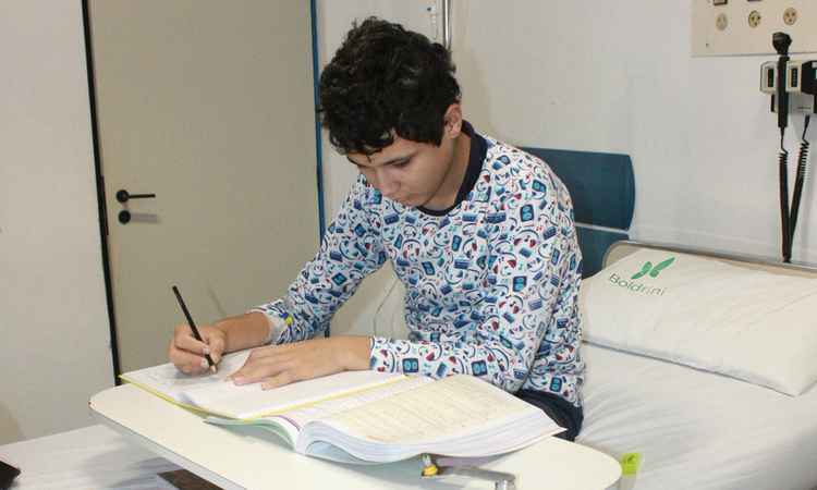 Adolescente que luta contra leucemia se prepara para olimpíada de matemática - Centro Infantil Boldrini/ Divulgação