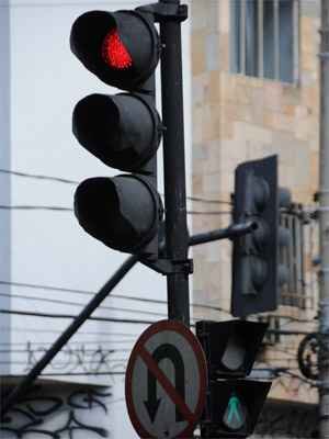 Furto de semáforos dá prejuízo de R$ 100 mil para a BHTrans - Gladyston Rodrigues/EM/D.A Press - 30/03/2012