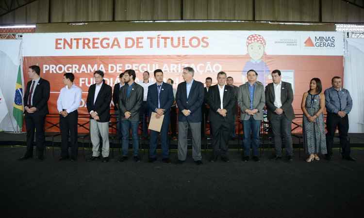 Pimentel entrega 350 títulos de propriedades rurais em Minas Gerais  - Manoel Marques/Imprensa MG