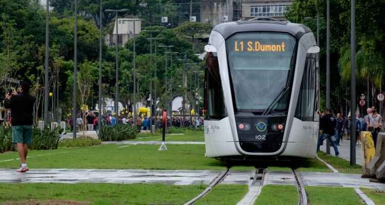 VLT inicia operação com apenas oito estações e com horários restritos  no Rio - AFP / YASUYOSHI CHIBA 