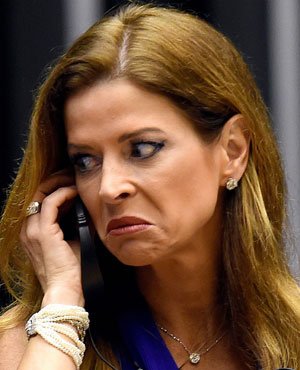 Mulher de Cunha ficou conhecida ao dar a voz a serviço telefônico da Telerj - Evaristo Sá/AFP