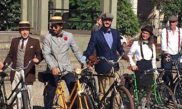 Ciclistas do Tweed Ride voltam ao passado pedalando em Santa Tereza - Cristina Horta