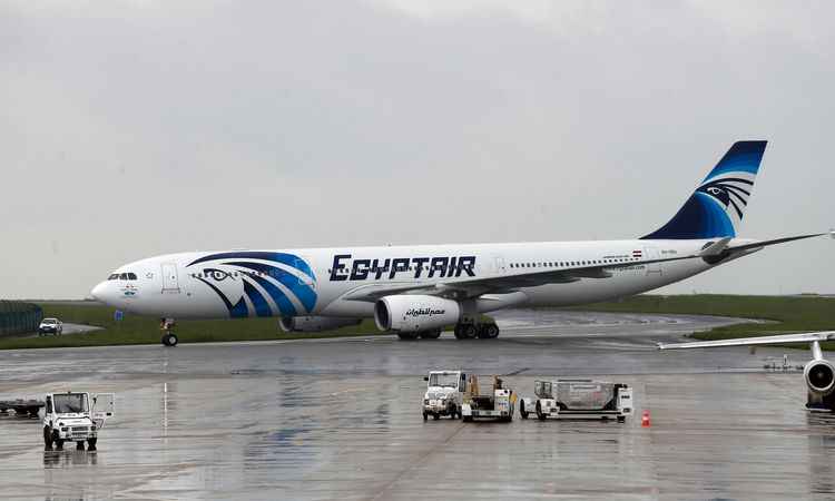 Caixa preta do voo da AirEgypt é retirada do Mar Mediterrâneo - AFP/THOMAS SAMSON 