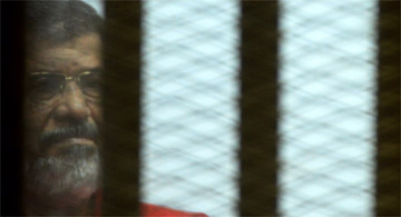 Tribunal do Egito condena ex-presidente Mohamed Morsi à prisão perpétua - MOHAMED EL-SHAHED / AFP