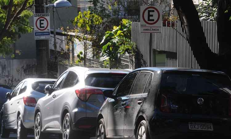 Valor de multa assusta motoristas que desrespeitam regras de estacionamento - Leandro Couri/EM/D.A PRESS