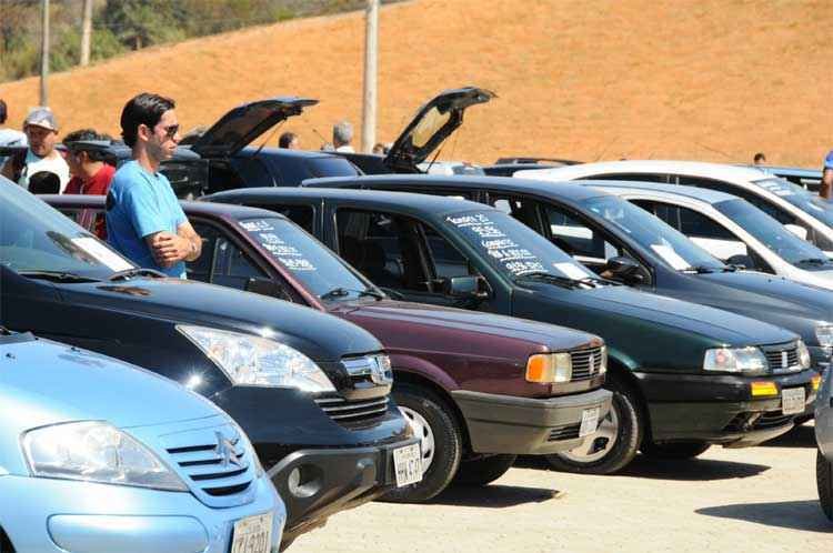 Carro usado vira opção na crise e venda dispara - Euler Junior/EM/D.A Press