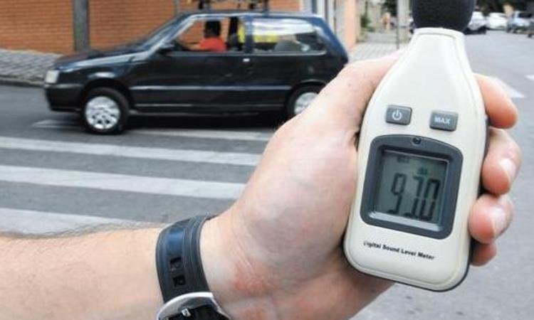 Cresce número de reclamações contra poluição sonora em Belo Horizonte - Beto Novaes/EM/D.A.Press