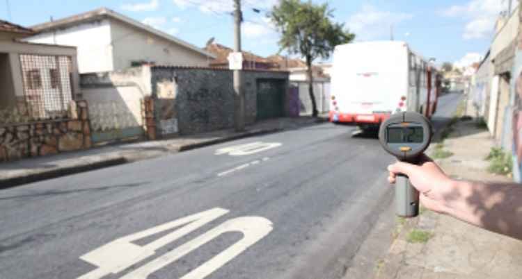 Motoristas de ônibus em BH abusam da velocidade e trafegam até 80% acima do limite - Leandro Couri/EM/D.A.Press
