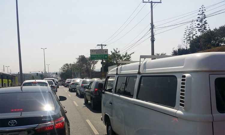 Motoristas enfrentam trânsito lento no caminho para o Mineirão - Leandro Couri/EM/DA Press