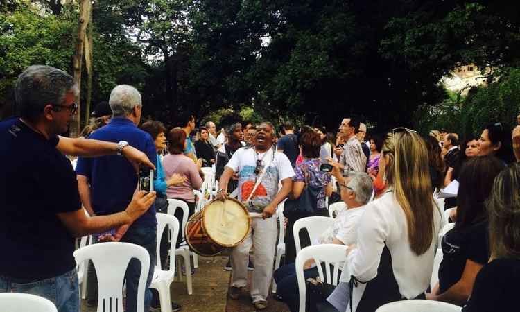 Parentes, amigos e fãs participam de missa para o cantor e compositor Vander Lee - Cristina Horta