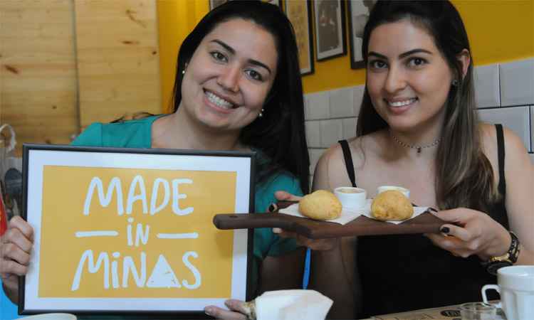 Belo-horizontinos comemoram Dia do Pão de Queijo presenteando desconhecidos com a quitanda - Beto Novaes/EM/DA Press