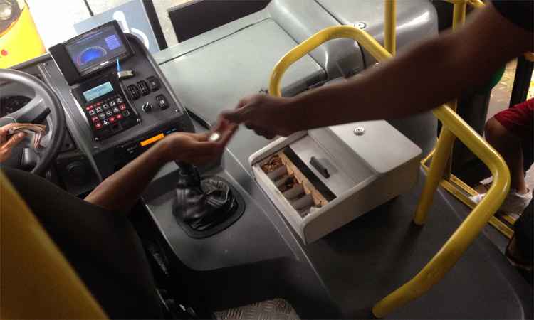 Ônibus do Move começam a circular sem cobrador em BH - Valquíria Lopes/EM/DA Press