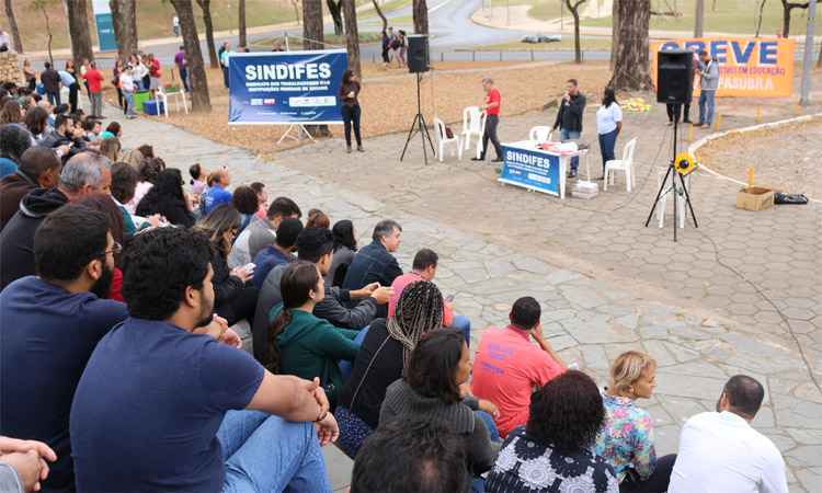 Técnico-administrativos da UFMG entram em greve - Sindifes/Divulgação