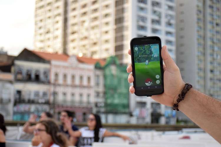 Passeio de barco para caçar Pokémons no Recife  - Dino