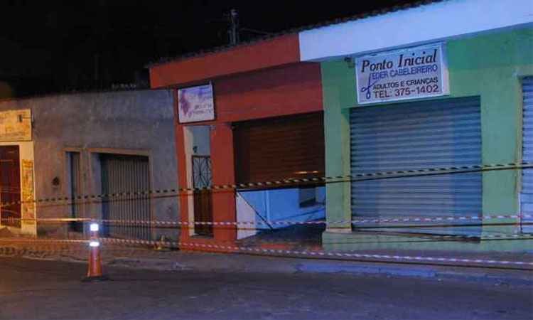 Moradores de casas interditadas no Bairro João Pinheiro são autorizados a retirar pertences  - Marcos Vieira/EM/D.A.Press
