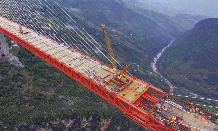 China conclui ponte mais alta do mundo -  AFP / STR