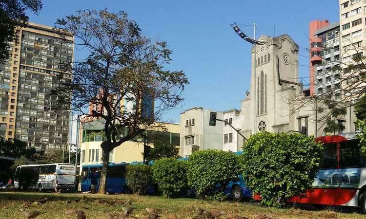 Termômetros em BH marcam altas temperaturas e tempo permanece seco nesta quarta-feira - Paulo Filgueiras/EM/D.A.Press