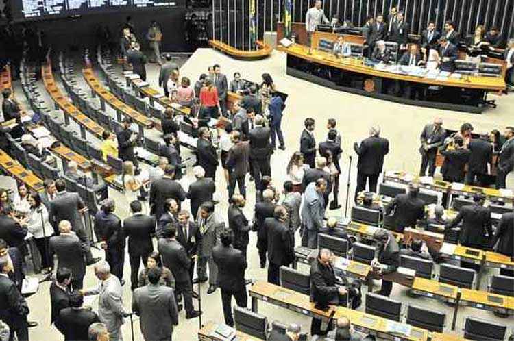 Suplentes fazem torcida em dobro por candidatos a prefeito - Carlos Moura/CB/D.A Press - 26/4/16