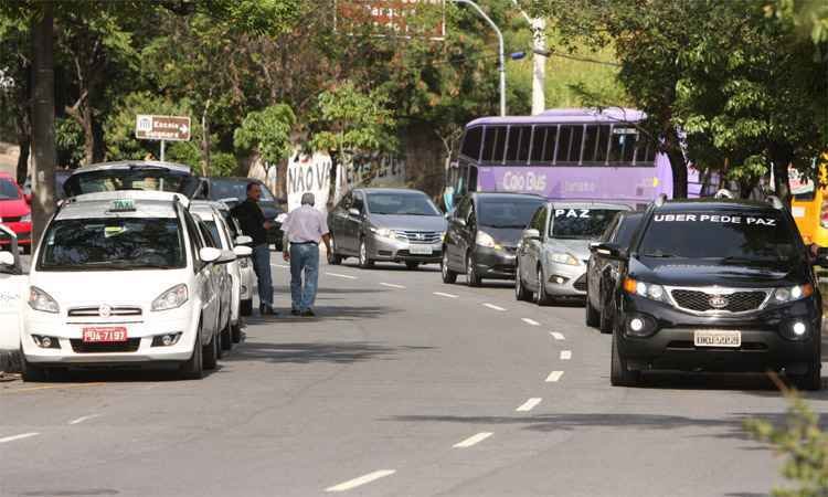 Uber completa 2 anos em BH e cria impasse legal sem solução - Edésio Ferreira/EM/DA Press