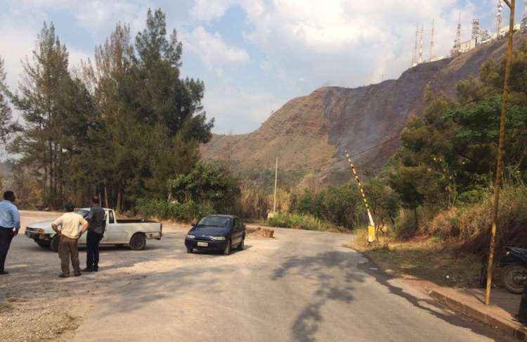 Incêndio atinge a Serra do Curral nesta segunda-feira - Cristina Horta/EM/D.A.Press