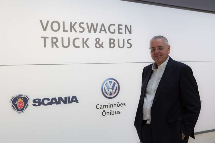 Roberto Cortes e caminhão brasileiro são destaque em evento da Volkswagen Truck & Bus na Alemanha - Dino