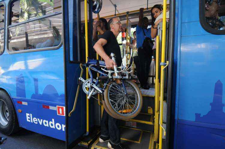 BHTrans regulamenta o transporte de bicicletas em ônibus e estações de BH - Cristina Horta/EM/D.A Press